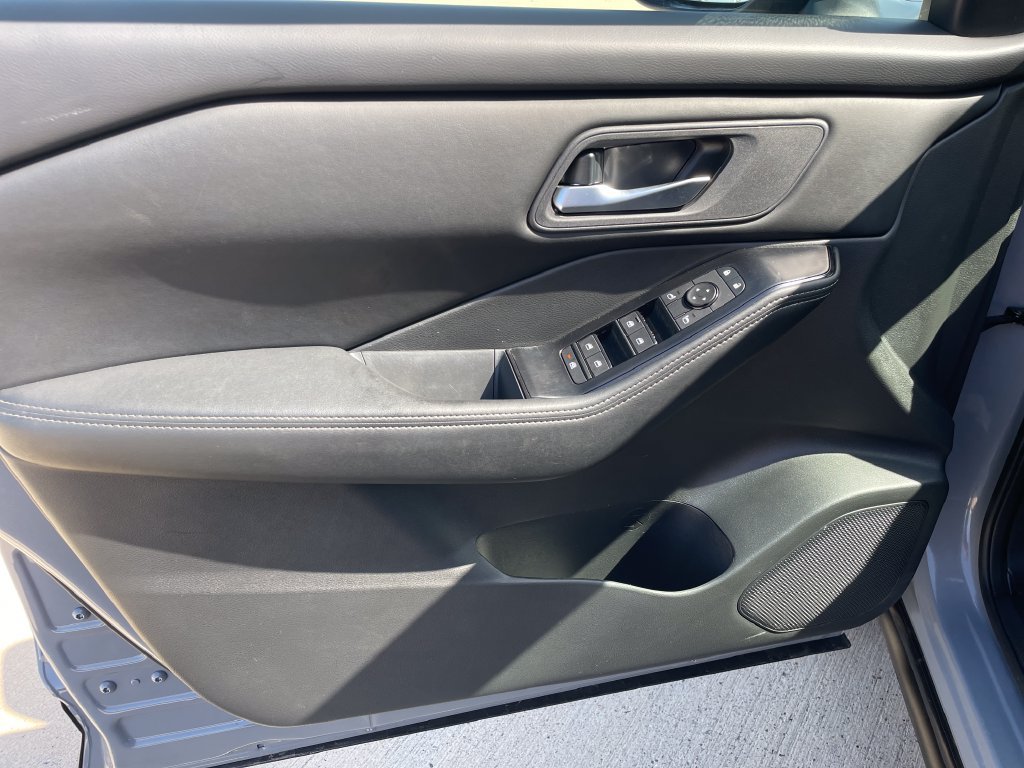 Certified 2026 Nissan Rogue SV FWD image 21