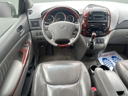 Used 2005 Toyota Sienna XLE Limited image 17