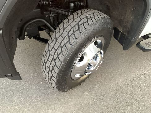 Used 2024 GMC Sierra 3500 SLT w/ SLT Premium Package image 12