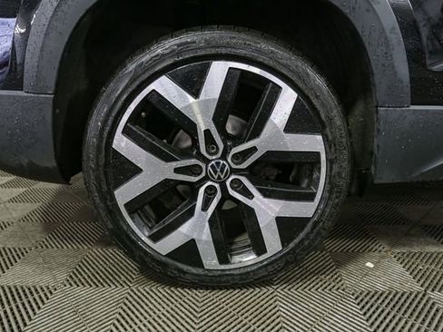 Used 2022 Volkswagen Taos SEL image 16