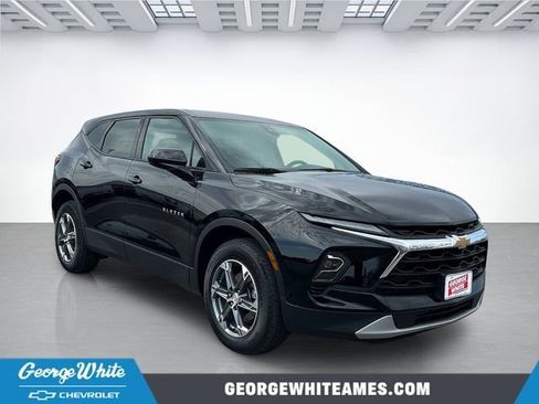 Used 2025 Chevrolet Blazer LT image 1