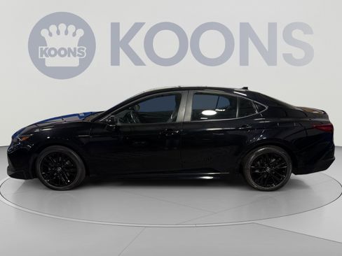 Used 2025 Toyota Camry SE FWD image 2
