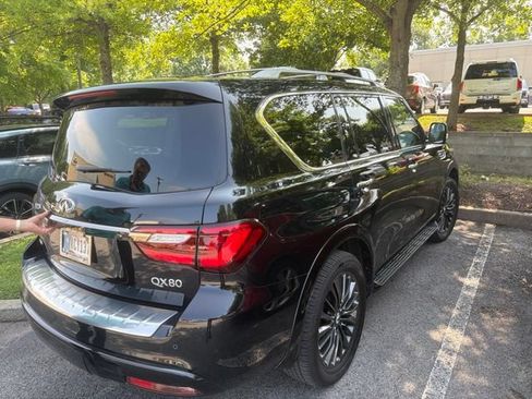 Used 2023 INFINITI QX80 Premium Select w/ All-Season Package AWD/4WD image 4