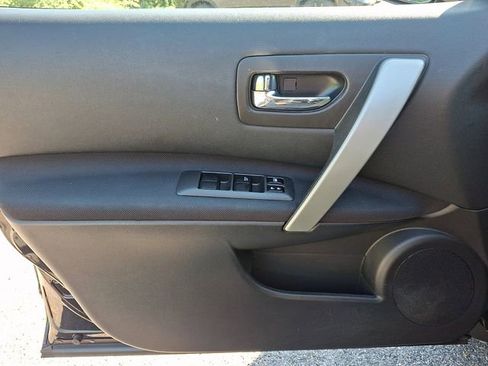 Used 2015 Nissan Rogue S w/ Convenience Package AWD/4WD image 12
