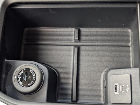 New 2027 Ford Expedition Platinum RWD image 21