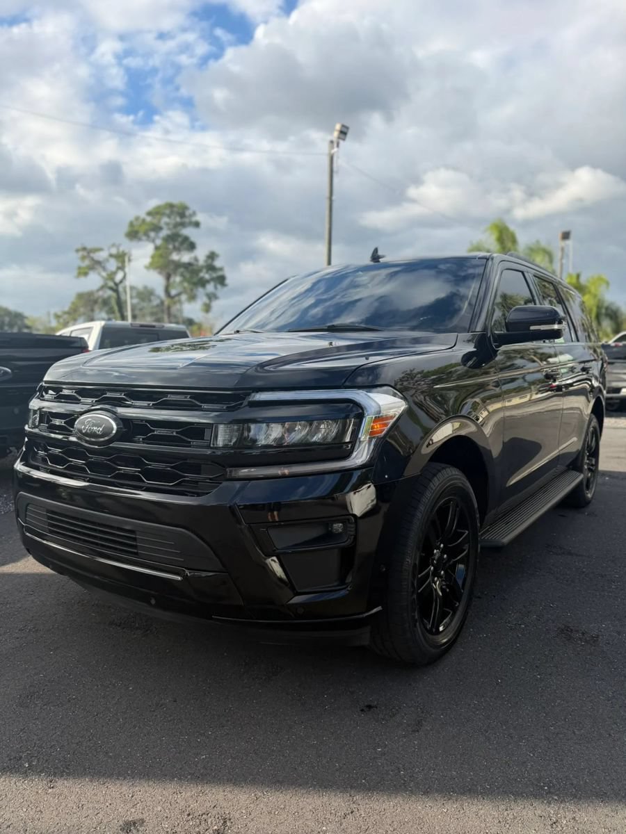 Used 2024 Ford Expedition XLT RWD image 1