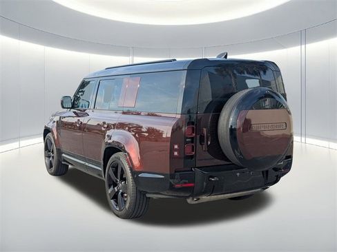Used 2025 Land Rover Defender 130 X-Dynamic SE image 8