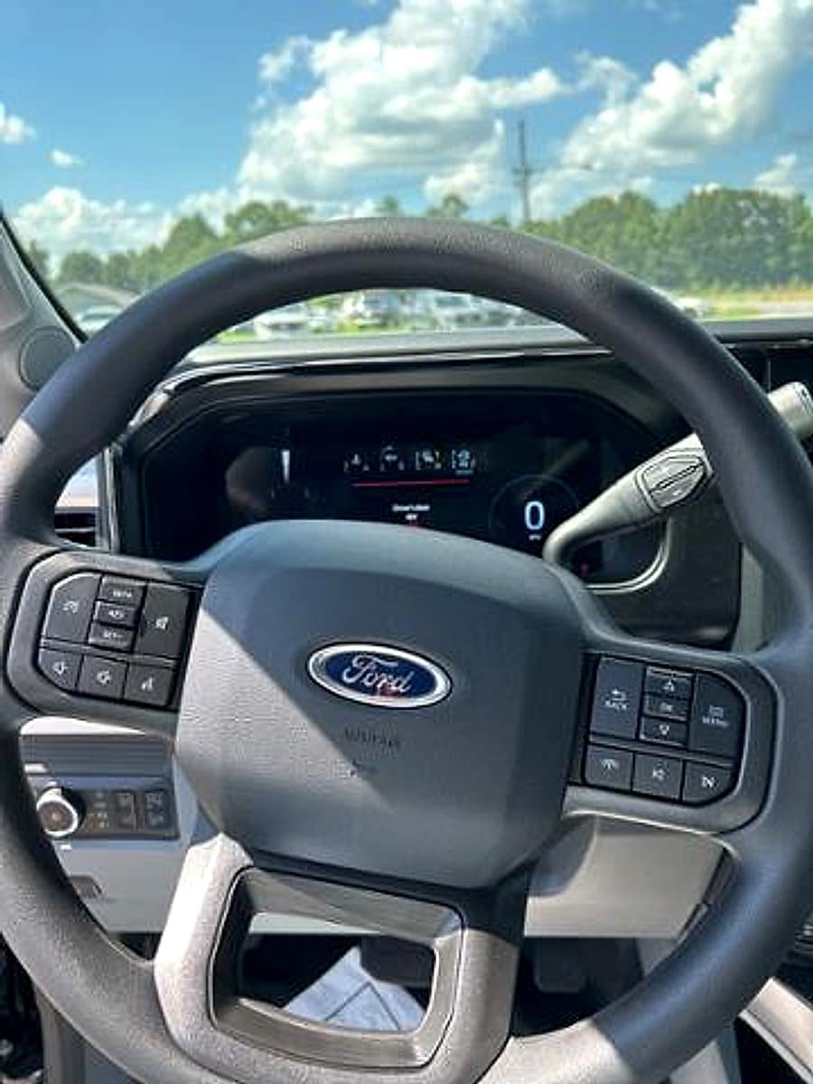 New 2025 Ford F250 XLT w/ Black Appearance Package AWD/4WD image 13