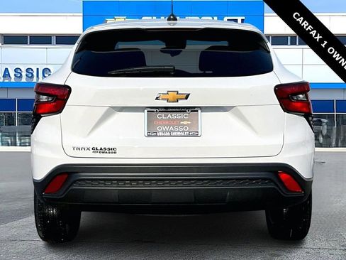 Used 2025 Chevrolet Trax LS w/ LS Convenience Package image 6