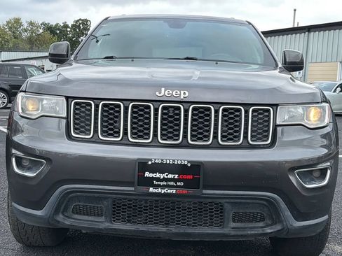 Used 2019 Jeep Grand Cherokee Laredo w/ 18" Wheel & 8.4" Radio Group AWD/4WD image 2