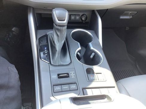 Used 2021 Toyota Highlander XLE image 34