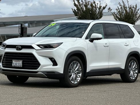 Used 2024 Toyota Grand Highlander AWD image 8