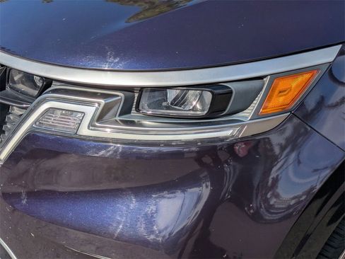 Used 2024 Kia Carnival LX image 11