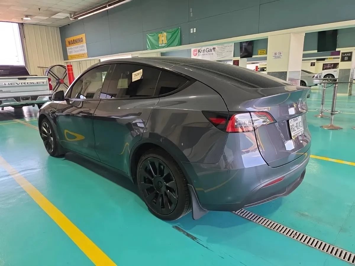 Used 2021 Tesla Model Y Long Range AWD/4WD image 2
