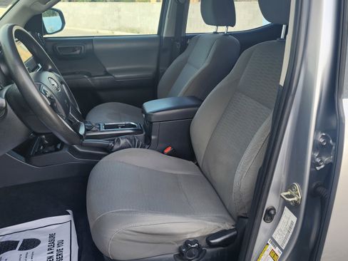 Used 2016 Toyota Tacoma SR image 14