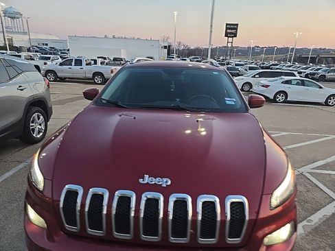 Used 2017 Jeep Cherokee Latitude image 6