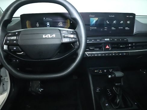Used 2025 Kia K4 FWD image 28