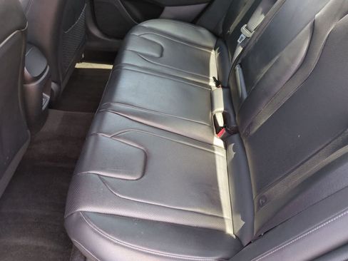 Used 2024 Hyundai Elantra Limited FWD image 19