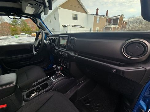 Used 2023 Jeep Gladiator Willys image 28
