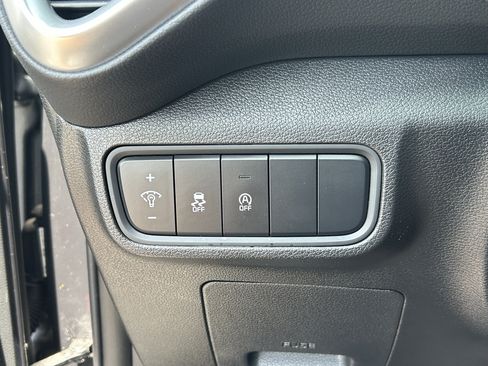 Used 2025 Kia Soul LX FWD image 28