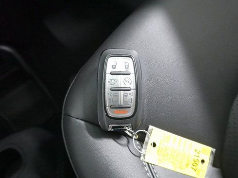 New 2026 Chrysler Pacifica Select image 31