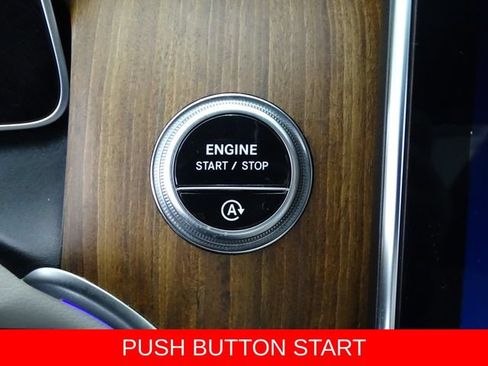 Used 2023 Mercedes-Benz GLC 300 4MATIC image 9