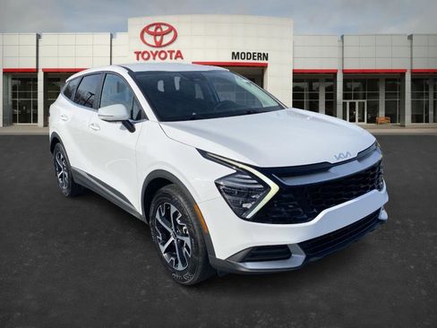 Used 2025 Kia Sportage EX image 3