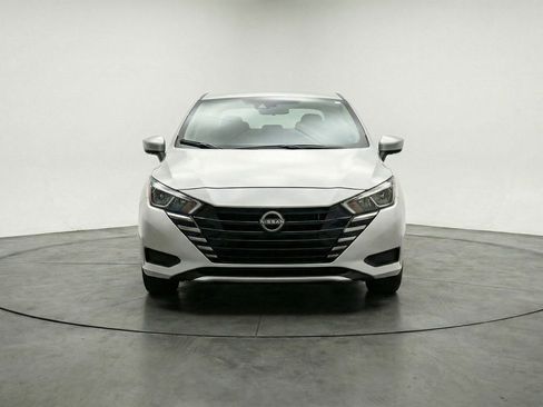 Used 2025 Nissan Versa SV image 2