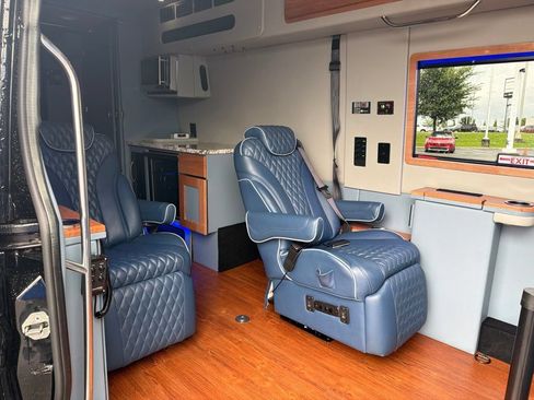 Used 2021 Mercedes-Benz Sprinter 2500 image 11