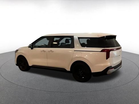 Used 2026 Kia Carnival FWD image 10
