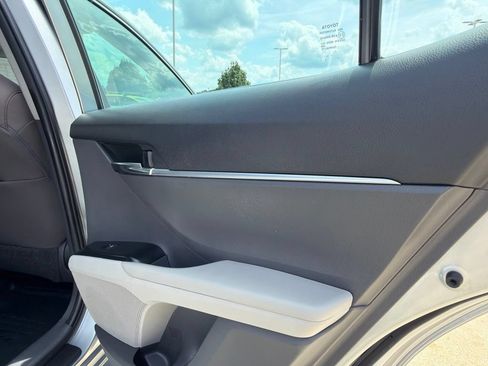 Used 2019 Toyota Camry LE FWD image 13