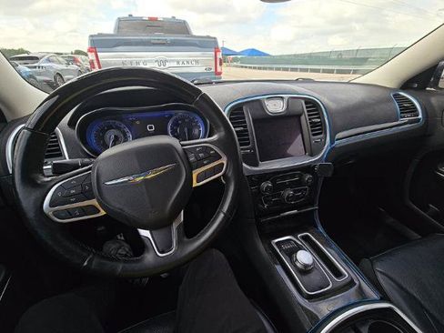 Used 2017 Chrysler 300 C RWD image 8