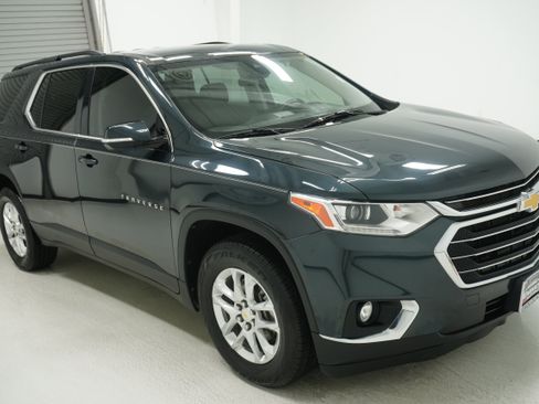 Used 2020 Chevrolet Traverse LT FWD image 3
