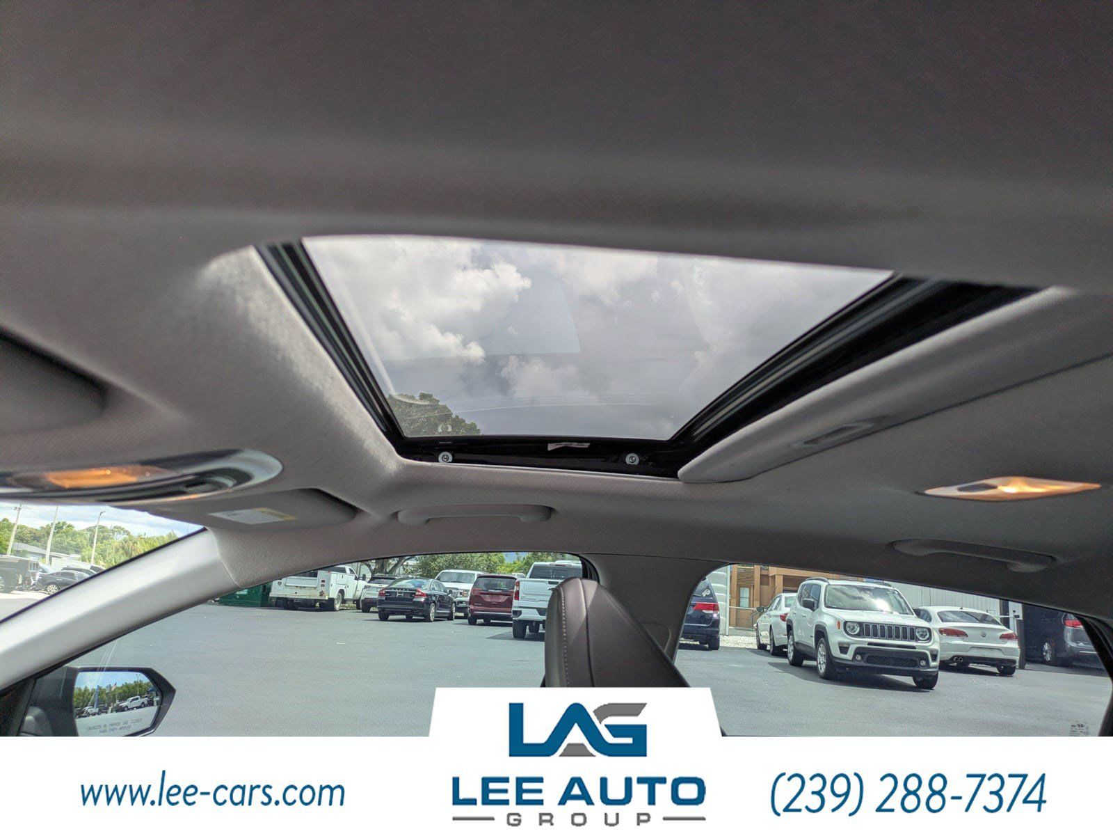 Used 2025 Hyundai Elantra Limited FWD image 17