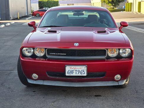 Used 2009 Dodge Challenger SE RWD image 2