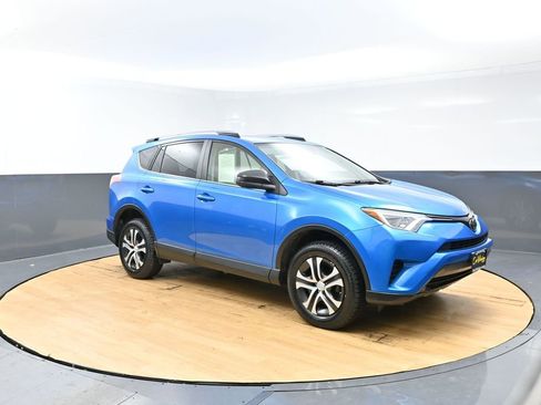Used 2017 Toyota RAV4 LE w/ Carpet Mat Package image 4