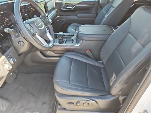 Certified 2025 GMC Sierra 1500 SLT image 18