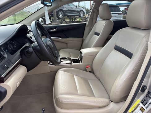 Used 2014 Toyota Camry XLE w/ Convenience Package FWD image 24