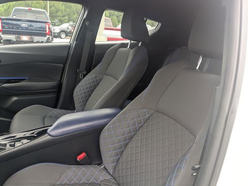 Used 2021 Toyota C-HR XLE FWD image 14