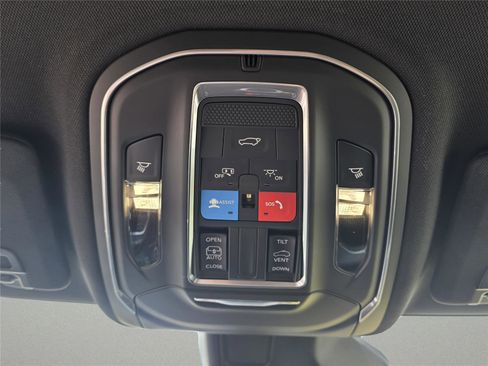 New 2025 Jeep Grand Cherokee L Altitude image 17