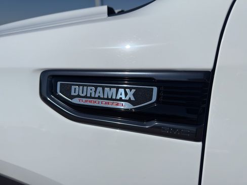 Used 2025 GMC Sierra 1500 AT4 w/ AT4 Premium Package AWD/4WD image 11