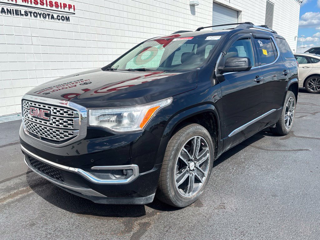 Used 2017 GMC Acadia Denali w/ Technology Package FWD image 1