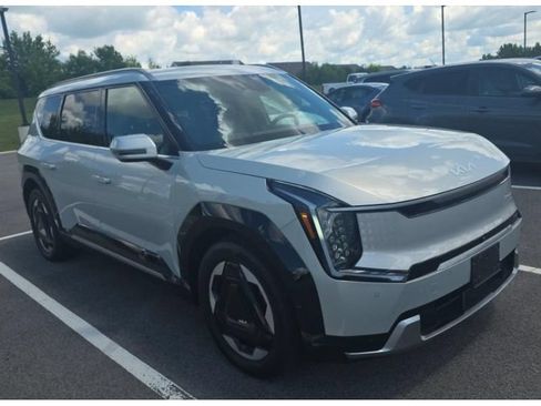 Used 2024 Kia EV9 Land AWD/4WD image 2