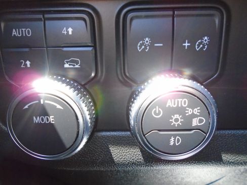 Used 2023 GMC Yukon SLT AWD/4WD image 75