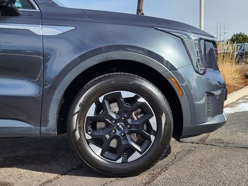 Used 2024 Kia Sorento S image 28