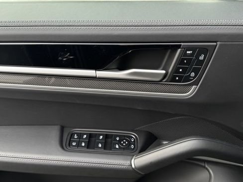 Used 2025 Porsche Cayenne Turbo image 14