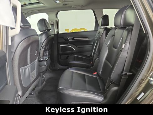 Used 2025 Kia Telluride S FWD image 12