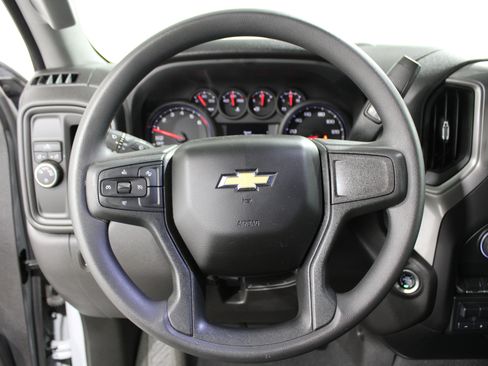 Used 2024 Chevrolet Silverado 1500 Custom image 9