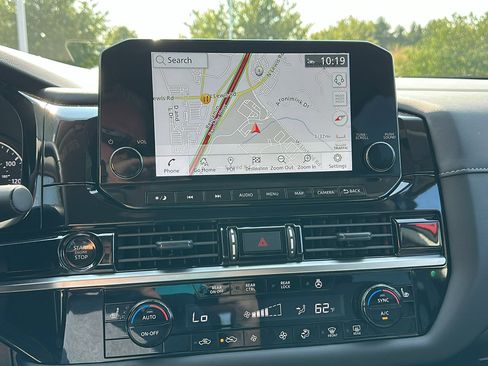 Certified 2025 Nissan Pathfinder SL image 17