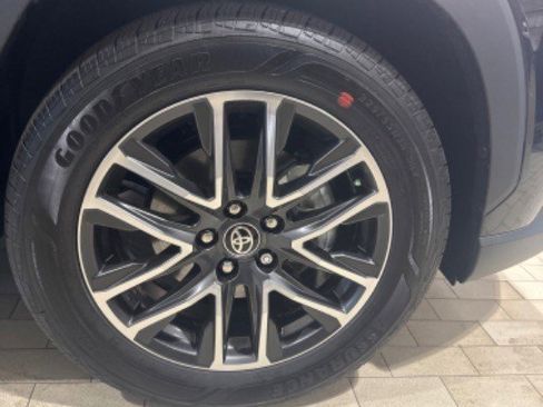 Certified 2026 Toyota Corolla Cross XLE w/ Convenience Package image 40